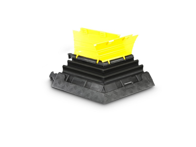 Adam Hall 45° Curve right For 85200 Cable Protector 3-channel