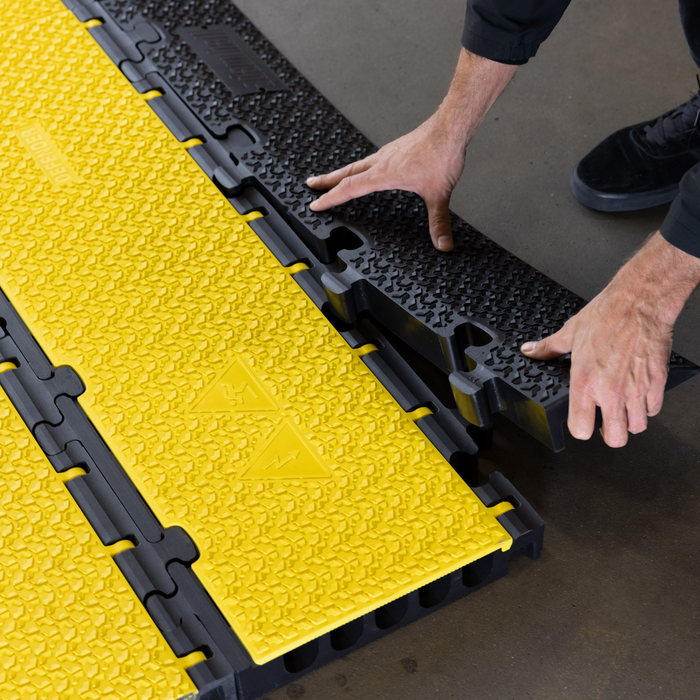 ADAM HALL Defender MIDI 5 2D RS - Short wheelchair ramp -5 channels
