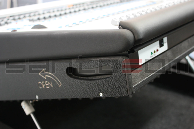 Santosom Lighting controller Flight case PRO, Avolites Expert